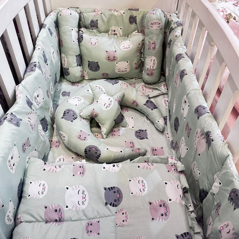 8 Pieces Cot Bedding Set - Green - Cats